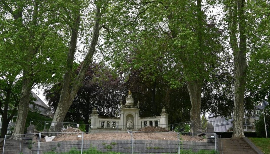Balkon des Kaiserin Augusta Denkmals wird um zwei Meter in Richtung Rhein versetzt