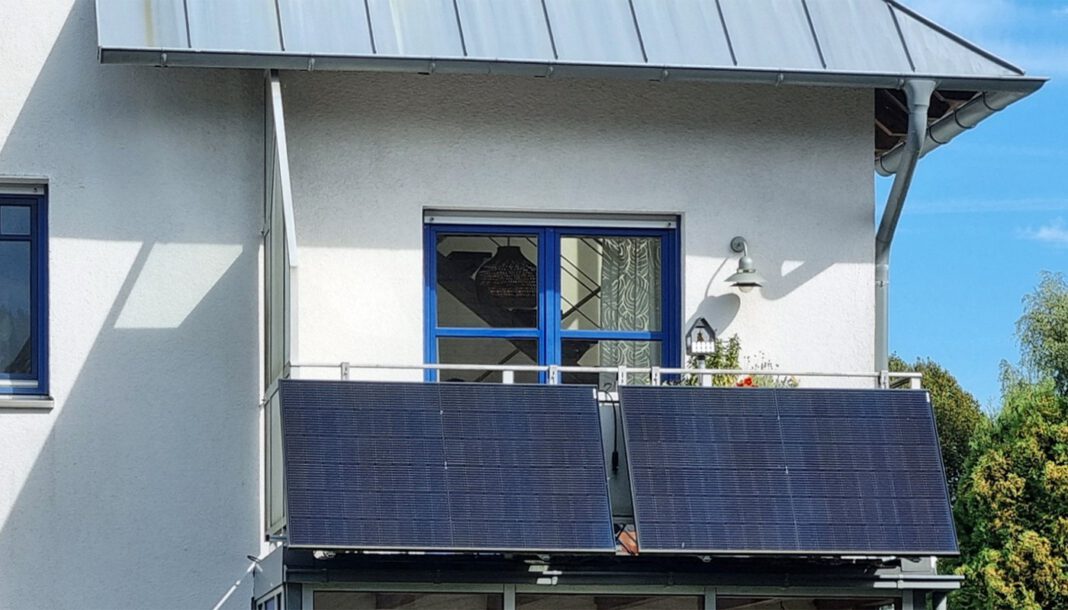 Kostenloser Workshop in Koblenz zeigt Aufbau von Balkonsolaranlagen