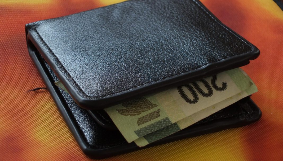 Nur in jedem zehnten Paarhaushalt ist die Frau Haupteinkommensbezieherin Nur in jedem zehnten Paarhaushalt ist die Frau Haupteinkommensbezieherin